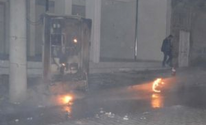 Mahalle Sakinleri Trafoyu Ateşe Verdi