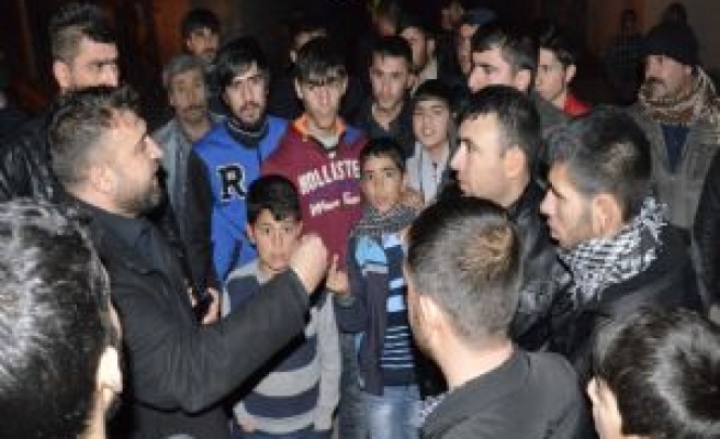 Elektriksiz Kalan Mahalleli  Yine Trafoyu Ateşe Verdi