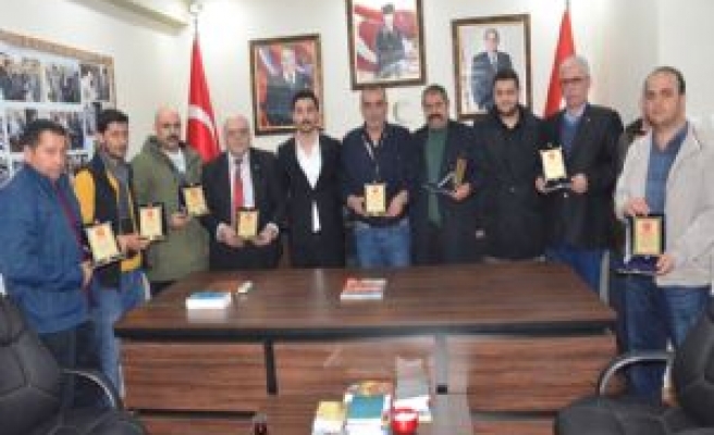 Mhp İlçe Başkanlığından 18 Kişiye Plaket