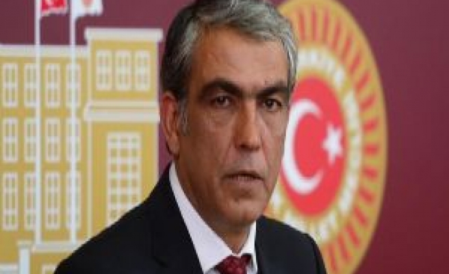 HDP'li Ayhan Siverek'te Açığa Alınan Öğretmenleri Başbakan'a Sordu