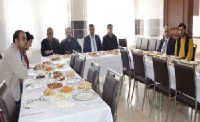Gazeteciler Zübeyde Hanım T. A.L.  İdarecileri İle Kahvaltıda Bir Araya Geldi