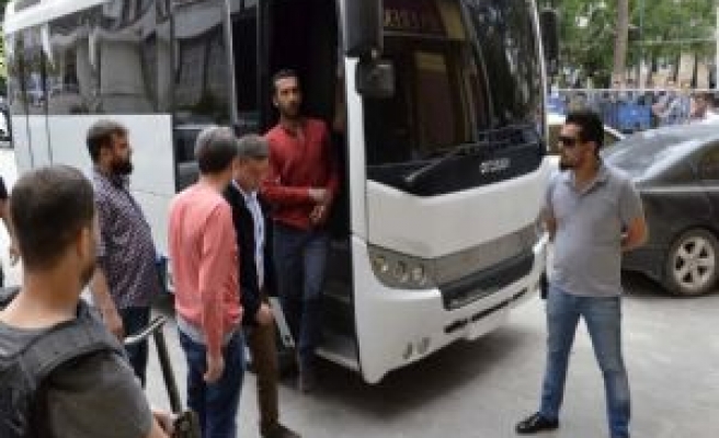 Siverek'te Gözaltına Alınan 11 Kişi Adliyeye Çıkarıldı