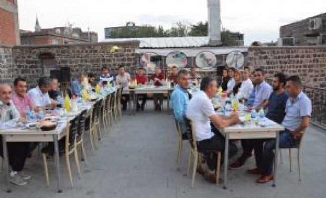 Sağlık müdürlüğü personeli iftarda bir araya geldi