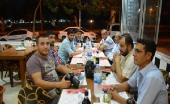 CHP İlçe Teşkilatı Gazetecilerle Yemekte Buluştu