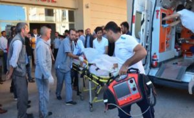 Siverek'te öğrenci servisi devrildi; 1 ölü 19 yaralı