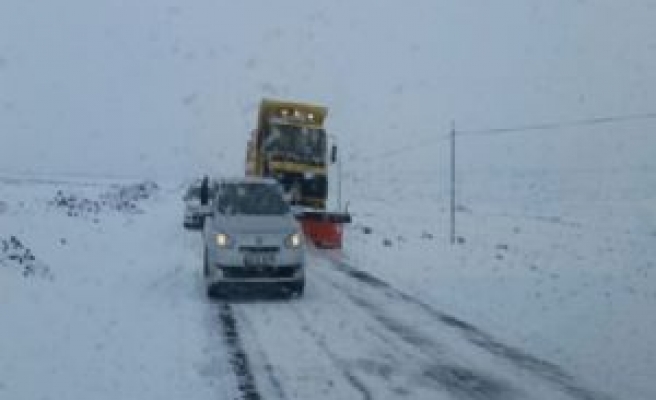 Siverek'te 300 Köy Yolu Ulaşıma Kapalı 