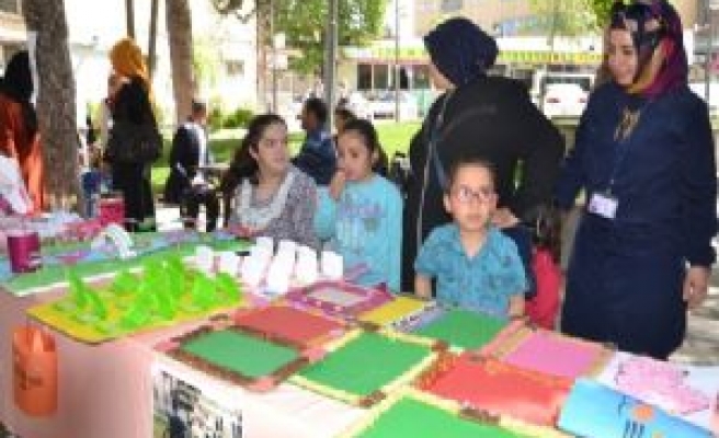 Engelimiz sanatımıza engel değil' sergisi