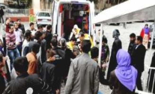 Suriye'den Gelen Kurşun Öğretmeni Vurdu