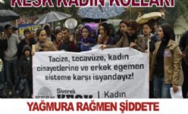 YAĞMURA RAĞMEN ŞİDDETE KARŞI ERBANA ÇALARAK YÜRÜDÜLER