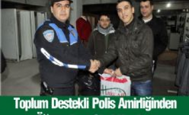 Toplum Destekli Polis Amirliğinden Öğrencilere Giysi Yardımı