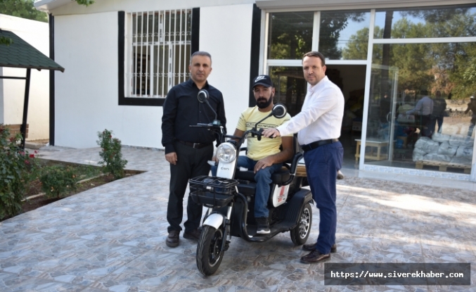 Başkan Bucak’tan engelli vatandaşa elektrikli motosiklet
