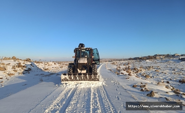 Siverek Belediyesi karla mücadele çalışmalarını aralıksız sürdürüyor