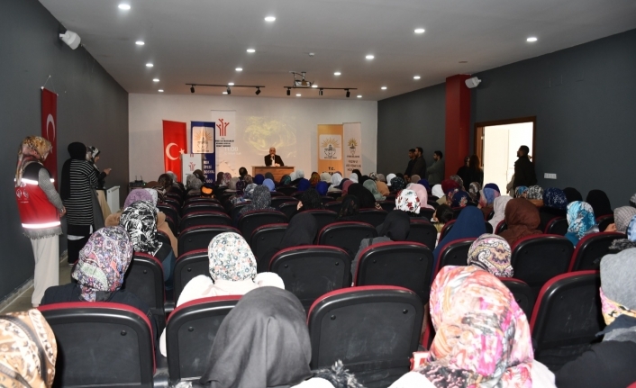 Siverek’te “Güçlü Kadın, Güçlü Toplum” Sempozyumu Düzenlendi