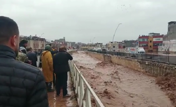 Valilik: Zemin ve bodrum katlardaki konutları acilen boşaltın