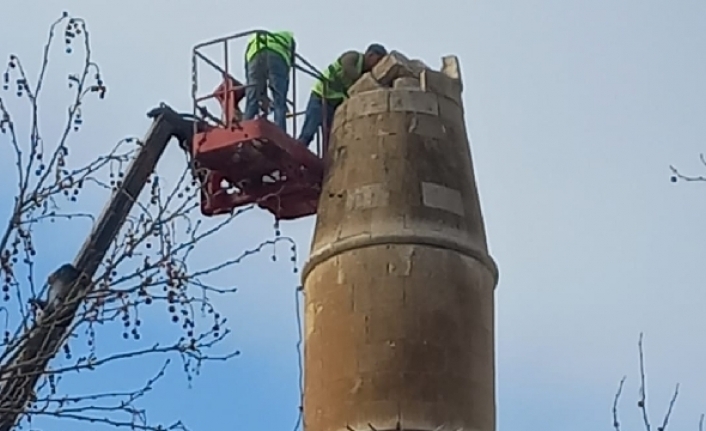 Siverek Sulu Camii minaresi yıkılmaya başlandı