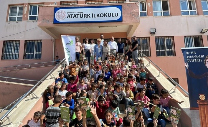 Mezun olduğu okulda imza günü düzenledi