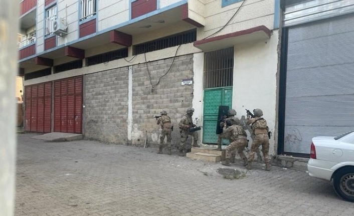 Siverek dahil 13 ilçede silah kaçakçılarına operasyon