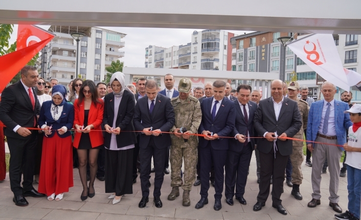 Cumhuriyetin 100. Yılına özel 100 resim sergisi açıldı