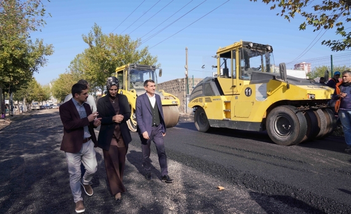 Siverek’te yol yapım çalışmaları son sürat devam ediyor