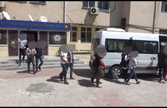 Şanlıurfa'da önceden belirlenen adreslere eş zamanlı olarak düzenlenen operasyonda 6 kişi gözaltına alındı